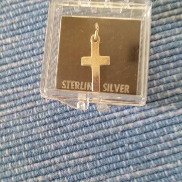 Charm Cross 💼 - Picture 3 of 4